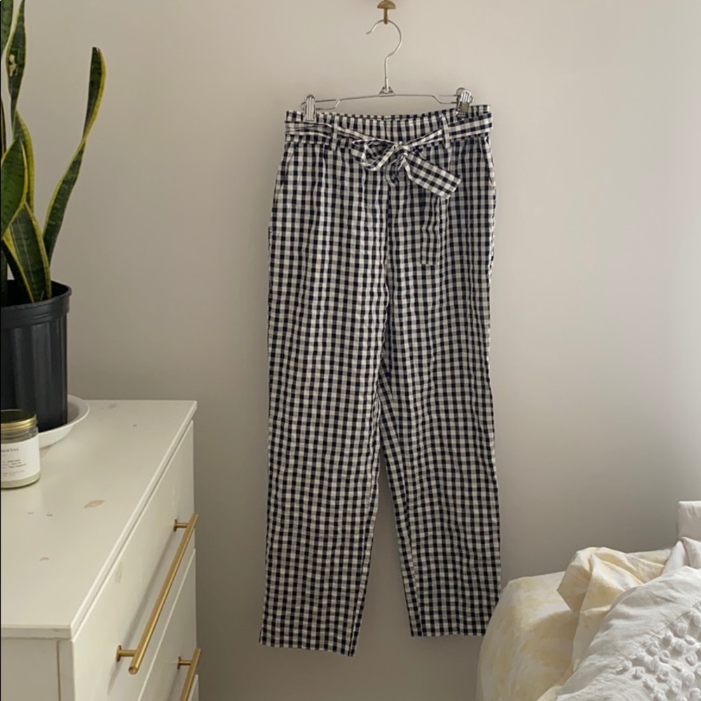 High waisted crop pant.
